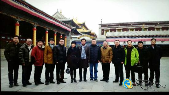 བྱིས་པའི་རྩལ་རྩེད་རོལ་དབྱངས་ཟློས་གར་ཆེན་མོ《གངས་གཟིག》ཞེས་པ་མཚོ་སྔོན་ནས་དངོས་སུ་སྒྲིག་མགོ་བརྩམས་པ།