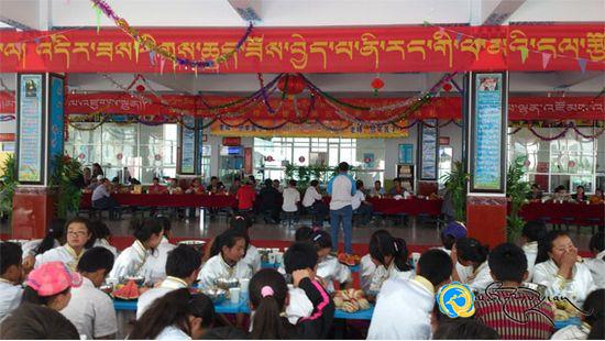 ཁྲི་ཀ་བཅའ་སྡོད་སློབ་གྲྭས2012ལོའི་སྐབས་གསུམ་པའི་དམའ་འབྲིང་མཐར་ཕྱིན་གསོལ་སྟོན་དང་མཛད་སྒོ་བསྡུས།