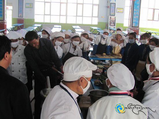 ཁྲི་ཀ་མི་རིགས་བཅའ་སྡོད་སློབ་གྲྭས་ཐེངས་གཉིས་པའི་ཟས་རིགས་གཡོས་སྦྱོར་ལག་རྩལ་གསོ་སྦྱོང་ཞིག་སྤེལ་པ།