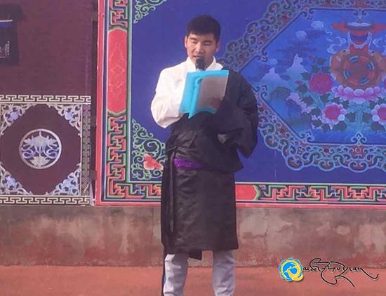 མཚོ་ལྷོ་ཁུལ་མི་རིགས་མཐོ་འབྲིང་དང་པོས་དཔེ་ཀློག་འགྲན་བསྡུར་གྱི་བྱ་འགུལ་སྤེལ་བ།