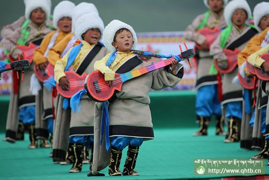 མཚོ་སྔོན་བོད་སྐད་རྒྱང་སྒྲོག་བརྙན་འཕྲིན་གྱི2015ལོའི་ན་ཆུང་བྱིས་པའི་ལོ་སར་སྤྲོ་ཚོགས་བསྡུས།