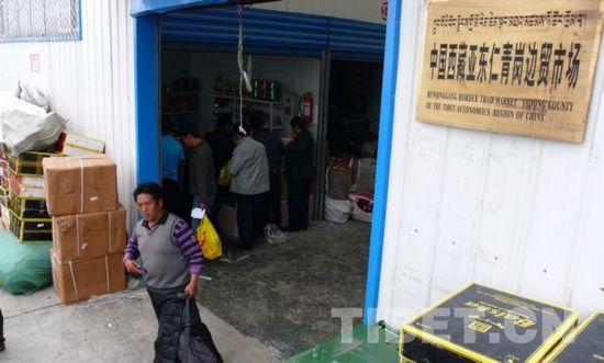 བོད་ལྗོངས་ཀྱིས་མ་དངུལ་དུང་ཕྱུར12བཏང་ནས་སྐྱིད་རོང་གྲུ་ཁ་འཛུགས་སྐྲུན་བྱེད་པ།