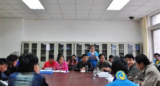 ནུབ་བྱང་མི་རིགས་སློབ་ཆེན་དུ་འགྲན་སློང་བུམ་པ་ཞེས་པའི་དཔྱད་རྩོམ་དཔྱད་གླེང་ཚོགས་འདུ་བསྡུས་པ།