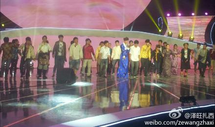 བསོད་ནམས་མགོན་པོས《CCTVམཚར་བཀྲག་བརྩོན་འགྲན》གླུ་བའི་འགྲན་རྩོད་དུ་རྒྱལ་ཁ་བླངས་པ།