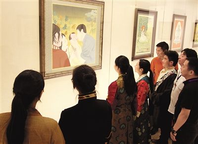 རྒྱལ་ཁབ་དངོས་མང་བཤམས་སྟོན་ཁང་དུ་རྡོ་ལུགས་ཐང་གའི་བརྩམས་ཆོས་བཀྲམ་པ།