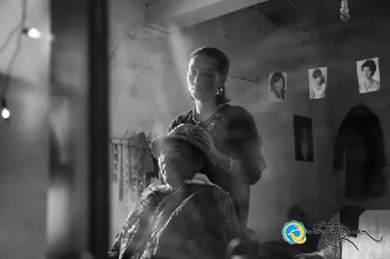 《ཐར་ལོ》ལ་ཧྥ་རན་སི་ཝེ་སུར་ཡ་གླིང་རྒྱལ་སྤྱིའི་གློག་བརྙན་དུས་ཆེན་གྱི་ཆེས་མཐོའི་བྱ་དགའ་ཐོབ་པ།