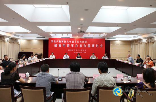 བོད་ཀྱི་ན་གཞོན་རྩོམ་པ་པོའི་བརྩམས་ཆོས་བགྲོ་གླེང་ཚོགས་འདུ་པེ་ཅིང་དུ་སྤེལ་བ།