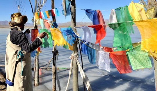 དར་ལྕོག་བཏགས་ནས་ལུས་དབང་ཐང་དར་བའི་སྨོན་འདུན་ཞུ་བ།