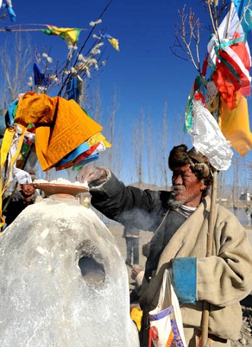 དར་ལྕོག་བཏགས་ནས་ལུས་དབང་ཐང་དར་བའི་སྨོན་འདུན་ཞུ་བ།