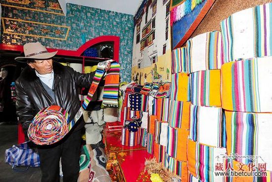 ལྷོ་ཁས་མི་རིགས་ཀྱི་ལག་ཤེས་བཟོ་ལས་ཀྱི་འཕེལ་རྒྱས་ལ་རྒྱབ་སྐྱོར་གནང་བ།