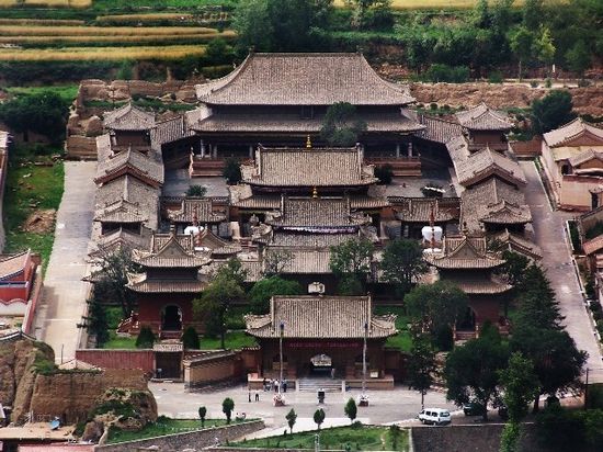 མདོ་སྨད་ཀྱི་གྲོ་ཚང་རྡོ་རྗེ་འཆང་།