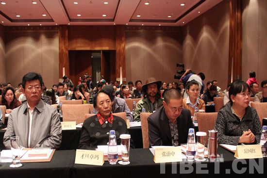 2013ལོའི་ལྷ་སའི་ཞོ་སྟོན་གྱི་རོལ་དབྱངས་མཐོ་རིམ་གླེང་སྟེགས་བསྡུས་པ།