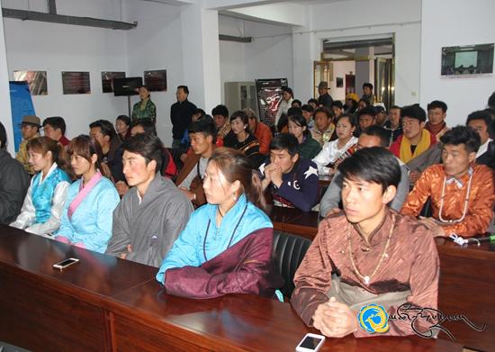 བོད་ཡིག་རྩིས་འཁོར་ཉེར་སྤྱོད་ལག་རྩལ་ཆེད་ལས་ཀྱི་དངོས་སྦྱོང་རྟེན་གཞིའི་སྒོ་འབྱེད་མཛད་སྒོ་བསྡུས་པ།