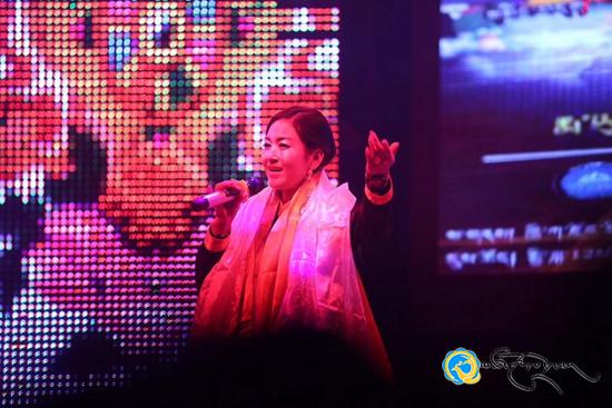 མཚོ་བྱུང་ལྷ་མོ་དགྱེས་པའི་མཆོད་དབྱངས་ཞེས་པའི་སྒྲ་སྙན་རྡུང་ལེན་དགོང་ཚོགས་ཤིག་སྤེལ།