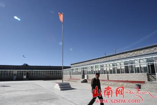 འཛམ་གླིང་སྟེང་ས་བབ་ཆེས་མཐོ་བའི་སློབ་ཆུང་སྟེ་ཕུ་མ་བྱང་ཐང་ཆ་ཚང་སློབ་ཆུང་།