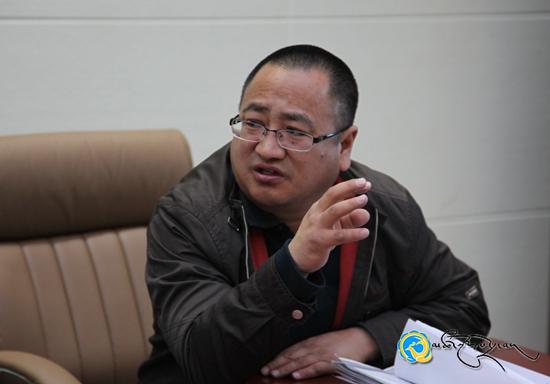 མཚོ་བྱང་ཁུལ་བོད་སྐད་ཨུའི་འགོ་གཙོ་སོགས་མཚོ་ལྷོའི་བོད་སྐད་ཨུ་གཞུང་ལས་ཁང་དུ་རྟོག་ཞིབ་ཏུ་སླེབས།