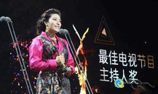 མདོ་འཛིན་པ་འཆི་མེད་དབང་མོར་མཆོག་གྱུར་བརྙན་འཕྲིན་ལེ་ཚན་གྱི་མདོ་འཛིན་པའི་བྱ་དགའ་ཐོབ་པ།