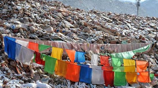 འཛམ་གླིང་སྟེང་ཆེས་ཆེ་བའི་ཡུལ་ཤུལ་གྱི་མ་ཎི་རྡོ་འབུམ།
