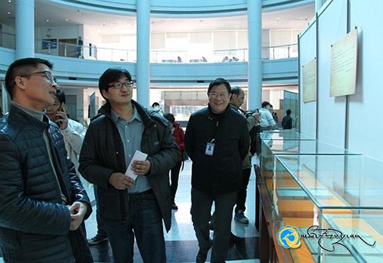 ཀྲུང་གོའི་གྲངས་ཉུང་མི་རིགས་གནའ་དཔེ་གཅེས་ནོར་ཞེས་པ་དེ་ཀོང་ཞིའི་དཔེ་མཛོད་ཁང་དུ་འགྲེམ་སྟོན་བྱས།