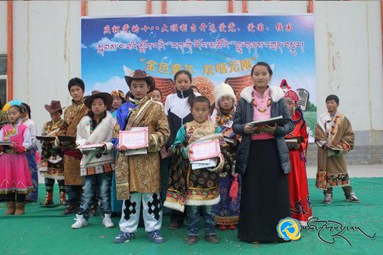 ཁྲི་ཀ་མི་རིགས་བཅའ་སྡོད་སློབ་གྲྭས་སྐབས་བཞི་བའི་གླུ་དབྱངས་འགྲན་བསྡུར་བྱ་འགུལ་སྤེལ།