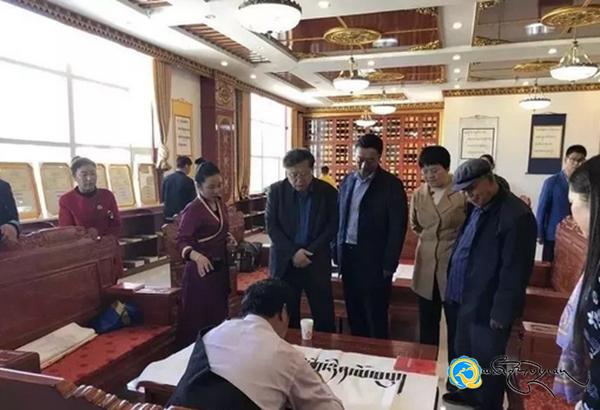 གསེར་ཆེན་རྫོང་དཔེ་མཛོད་ཁང་གི་སྒོ་འབྱེད་མཛད་སྒོ་བསྡུས་པ།