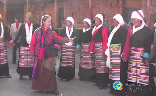《བོད་ཀྱི་དམངས་སྲོལ་རོལ་དབྱངས་མཛོད》ཅེས་པའི་དཔེ་དེབ་འཚོལ་བསྡུ་ལེགས་བསྒྲིགས་བྱས་ཚར།