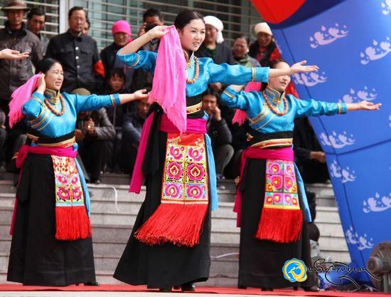 མཚོ་ལྷོ་ཁུལ་གྱི་སྐབས་དང་པོའི་བོད་ཀྱི་གྱོན་ཆས་རིག་གནས་གནས་སྐོར་དུས་ཆེན་ཟླ8པར་བསྡུ་རྒྱུ་རེད།