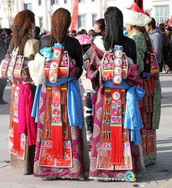 མཚོ་ལྷོ་ཁུལ་གྱི་སྐབས་དང་པོའི་བོད་ཀྱི་གྱོན་ཆས་རིག་གནས་གནས་སྐོར་དུས་ཆེན་ཟླ8པར་བསྡུ་རྒྱུ་རེད།