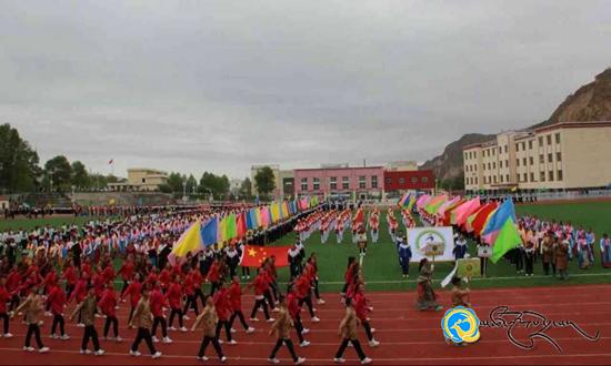 མང་རྫོང་མི་རིགས་སློབ་འབྲིང་གི་སྐབས29བའི་ལུས་རྩལ་འགྲན་ཚོགས་བསྡུས་པ།