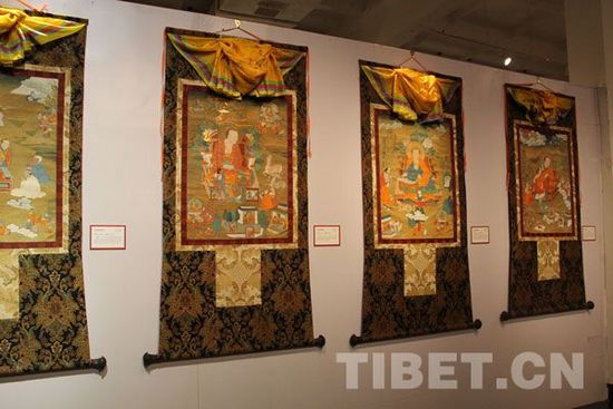 ཇོ་ནང་ཐང་གའི་སྒྱུ་རྩལ་འགྲེམ་སྟོན་མཛད་སྒོ་པེ་ཅིང་དུ་བསྡུས་པ།