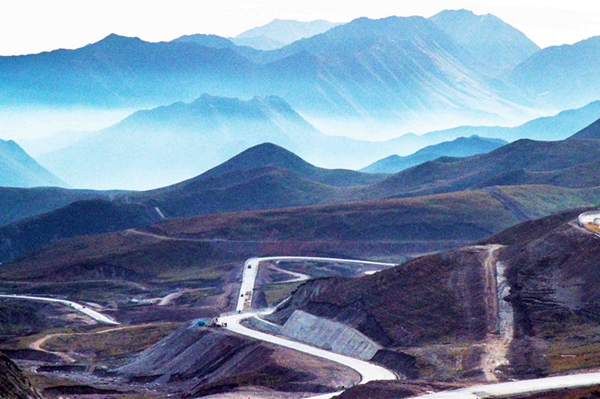 ཁྲི་ཀ་དང་། སྟོང་སྐོར། ཧོང་ཀྲུང་བཅས་རྫོང་ཁག་གསུམ་གྱི་མཚམས་ན་ཡོད་པའི་དགོ་མང་ལ།