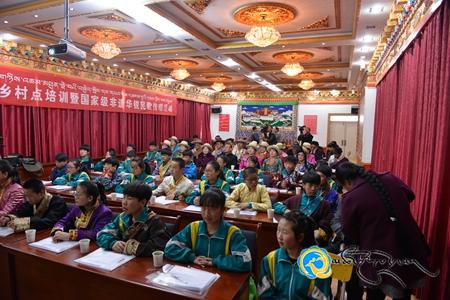 རྒྱལ་ཡོངས་བོད་རྒྱ་སྐད་གཉིས་འཆམ་མཐུན་སྡེ་བ་དཔའ་རིས་རྫོང་མི་རིགས་སློབ་འབྲིང་དུ་གཟབ་རྒྱས་ངང་སྤེལ།