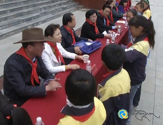 འབའ་རྫོང་གིས་ཁུལ་དང་རྫོང་གི་བུད་མེད་ལས་བྱེད་ཀྱི་ཟུང་གཉིས་རོགས་སྐྱོར་བྱ་འགུལ་སྤེལ།