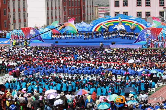 2016ལོའི་ན་ཆུང་བྱིས་པའི་རིག་རྩལ་སྤྲོ་ཚོགས་ཆེན་མོ《འབའ་ཀླུང་སྔོན་མོའི་འགྱུར་ཁུགས》འབའ་རྫོང་ནས་བསྡུས།