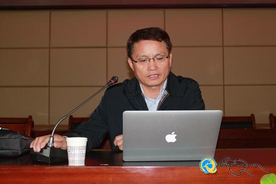 མཚོ་སྔོན་ཞིང་ཆེན་གྱི་མི་རིགས་སྐད་ཡིག་ལོ་ཙཱ་དང་མི་རིགས་སྐད་ཡིག་དོ་དམ་མི་སྣའི་ཟབ་སྦྱོང་འཛིན་གྲྭ་བསྡུས།