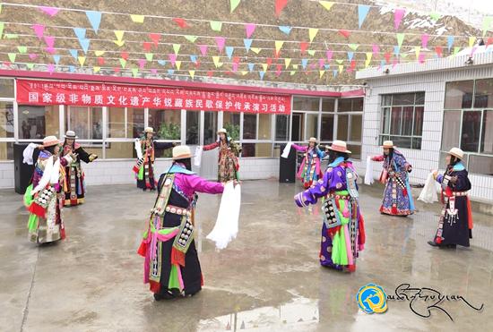 དཔའ་རིས་རྫོང་བོད་ཀྱི་དམངས་གླུ་རྒྱུན་སྤེལ་བྱ་འགུལ་སྤེལ་བ།