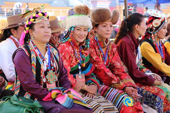 2013ལོའི་ལོངས་ཤོ་རྟགས་མའི་ཀྲུང་གོའི་བོད་ཀྱི་མཛའ་གཞས་འགྲན་ཚོགས་སྤེལ་བ།