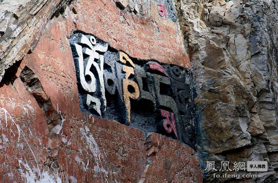 ལྷ་སའི་ལྕགས་པོ་རིར་གནས་པའི་བྲག་ལྷ་ཀླུ་སྦུག