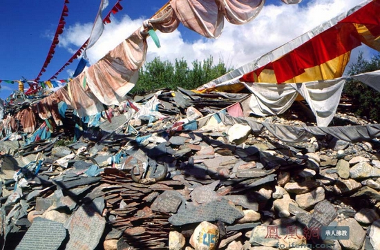 ལྷ་སའི་ལྕགས་པོ་རིར་གནས་པའི་བྲག་ལྷ་ཀླུ་སྦུག