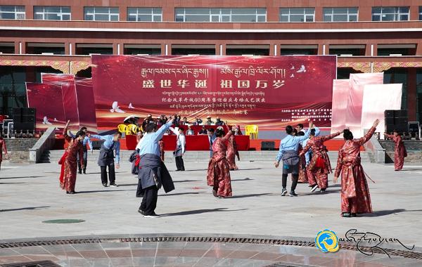 མཚོ་ལྷོས་བཅོས་སྒྱུར་སྒོ་འབྱེད་ལོ་འཁོར40ལོན་པའི་ཁུལ་གཏོགས་ལས་ཁུངས་ཀྱི་སྐོར་བྲོའི་འགྲན་བསྡུར་སྤེལ།