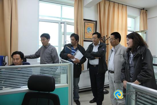 མཚོ་སྔོན་པོའི་དྲ་བ་ལོ་འཁོར་བཅུ་ལོན་པའི་འདས་མ་ད་གསུམ།