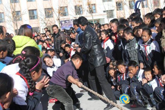 ཁྲི་ཀ་རྫོང་མི་རིགས་བཅའ་སྡོད་སློབ་གྲྭས་ཐག་འཐེན་འགྲན་བསྡུར་གྱི་བྱ་འགུལ་སྤེལ།