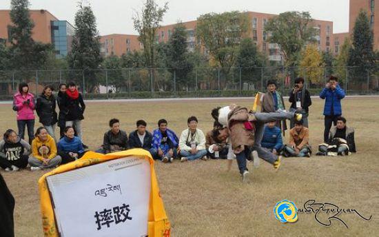 ལྷོ་ནུབ་མི་རིགས་སློབ་གྲྭ་ཆེན་མོར་བོད་ཀྱི་སྲོལ་རྒྱུན་ལུས་རྩལ་འགྲན་ཚོགས་སྤེལ།