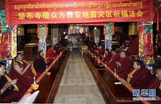 མཚུར་ཕུ་དགོན་གྱི་གྲྭ་བ་རྣམས་ཀྱིས་གཡག་རྔའི་གནོད་ཐེབས་ས་ཁུལ་ལ་སྨོན་ལམ་འདེབས་པ།