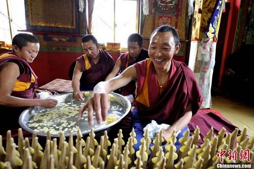 རྨད་དུ་བྱུང་བའི་རྡོ་རྗེ་འཇིགས་བྱེད་ཀྱི་དཀྱིལ་འཁོར་བཞེངས་པ།
