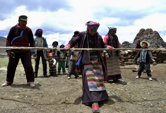 འཛམ་གླིང་ཡང་རྩེ་རུ་ཐག་འཐེན་འགྲན་བསྡུར་སྤེལ་བ།