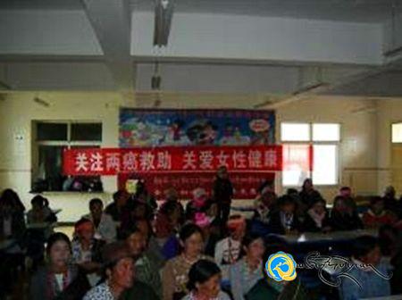 སྲིན་མོ་བུད་མེད་དང་བྱིས་པའི་ཞབས་འདེགས་ཚོགས་པ་བསང་ཆུར་སྐྱོད་པ།