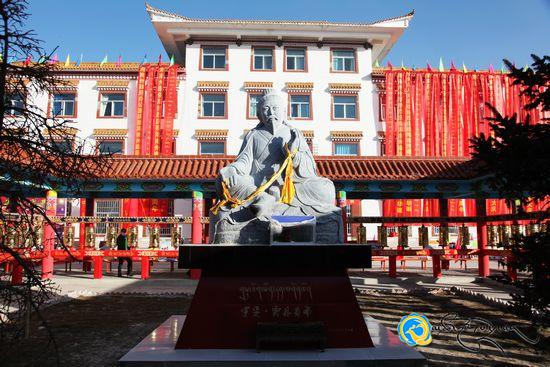 མཚོ་ལྷོ་ཁུལ་བོད་སྨན་ཁང་གི་རིག་གནས་འཛུགས་སྐྲུན་བྱ་བར་ཁྱད་ཆོས་ཕུན་སུམ་ཚོགས་པ།