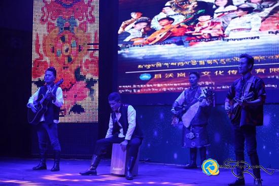 མཚོ་བྱུང་ལྷ་མོ་དགྱེས་པའི་མཆོད་དབྱངས་ཞེས་པའི་སྒྲ་སྙན་རྡུང་ལེན་དགོང་ཚོགས་ཤིག་སྤེལ།
