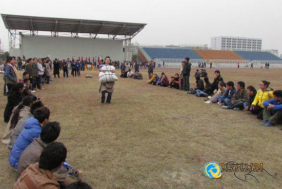 ལྷོ་ནུབ་མི་རིགས་སློབ་གྲྭ་ཆེན་མོར་བོད་ཀྱི་སྲོལ་རྒྱུན་ལུས་རྩལ་འགྲན་ཚོགས་སྤེལ།